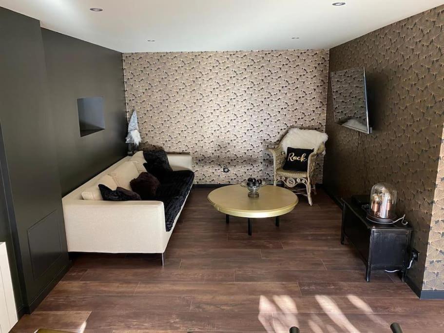 Ferme De Chenezeau - 15 Personnes , 7 Chambres Жерарме Экстерьер фото